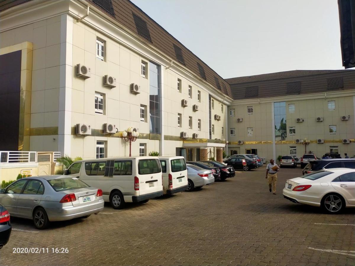 Immaculate Platinum Hotel Abuja Exterior foto